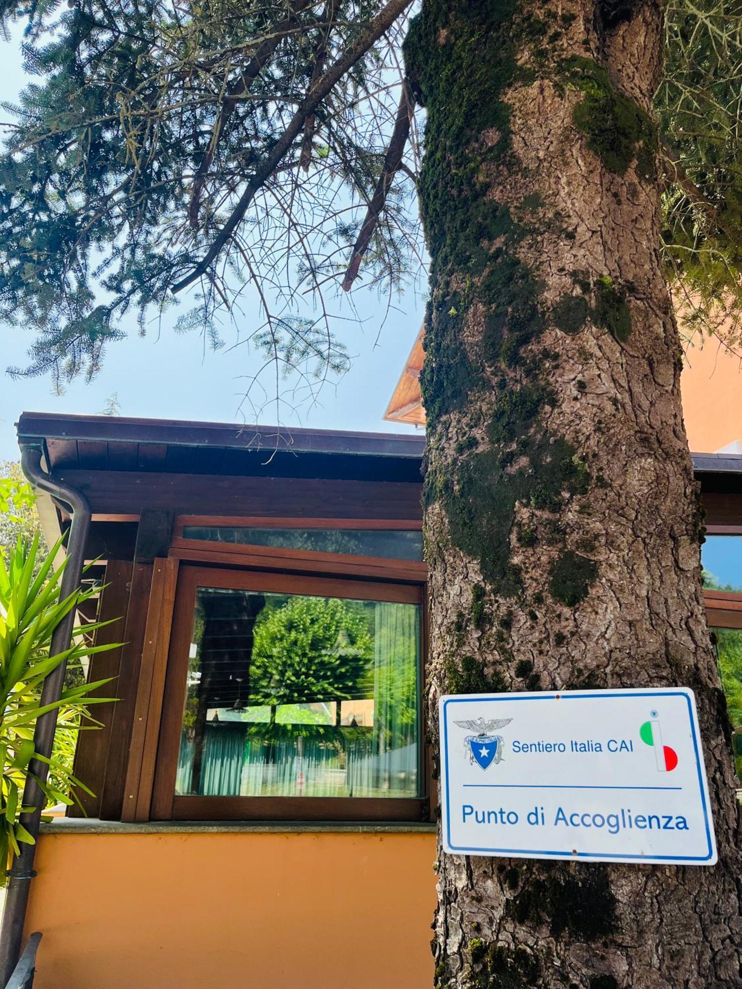 Hotel Ristorante Montenerone Apecchio Exterior foto